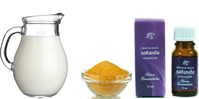 Leche, gelatina y aceite de lavanda.