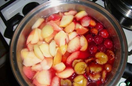 Como cozinhar a compota de maçã em uma panela