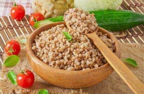É possível comer trigo mourisco ao perder peso