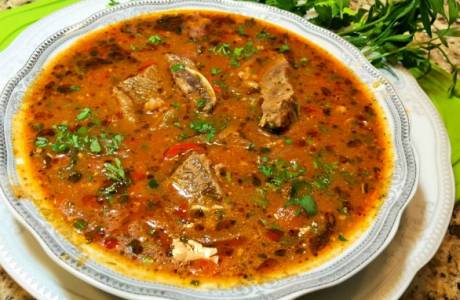 Sopa de carne de porco Kharcho