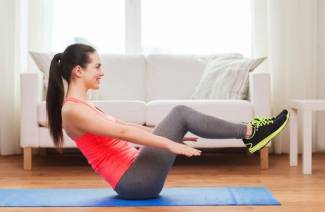 Exercícios simples para limpar o estômago e os lados