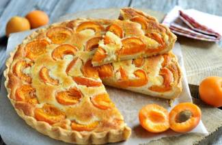 Tarta morelowa z ciasta drożdżowego