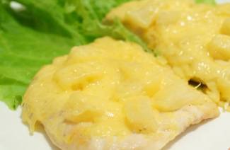 Horno con pollo y piña