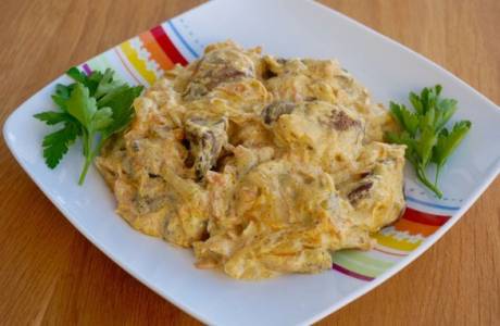 Hígado de pollo en crema agria