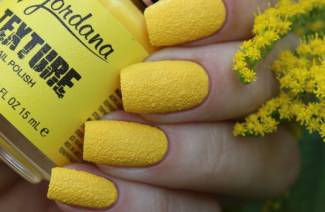 Żółty manicure
