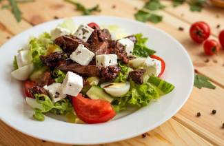 Salada de fígado de galinha