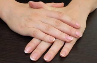 Francuski manicure z szelakiem 2019