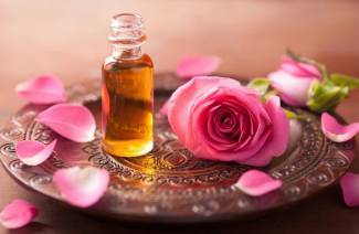 7 aceites esenciales para las arrugas alrededor de los ojos