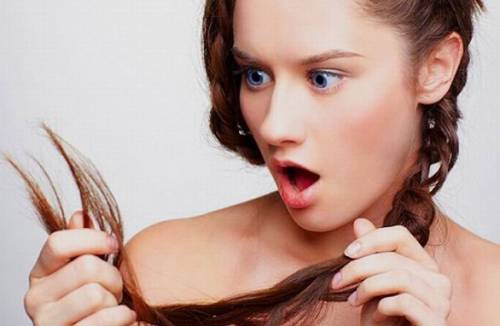¿Por qué el cabello está partido?