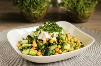 Salada fresca de pepino