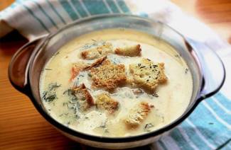 Sopa de queijo com cogumelos