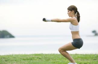 Agachamento do dumbbell