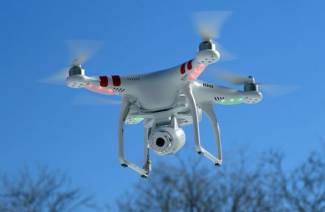 Dron s kamerou