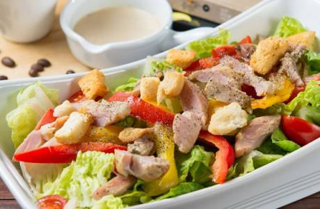 Salada de frango defumado
