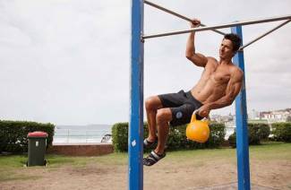 Pull-up na barra horizontal