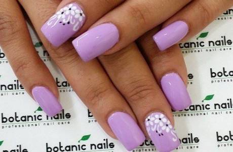 Manicure lilás