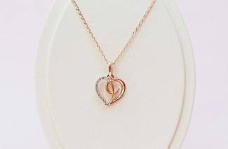 Colgantes de oro corazones