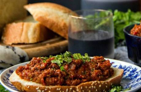 Kaviár z baklažánu vo viacvrstvovom