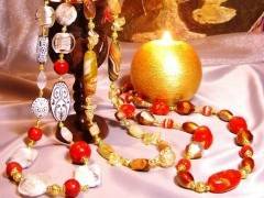 Joyas hechas de piedras naturales.