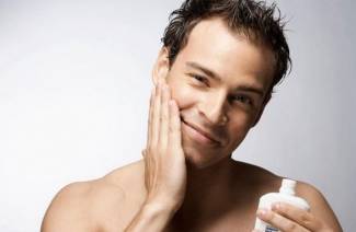 Depois de cuidados com a pele de barbear para homens