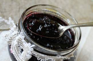 Czarna porzeczka puree z cukrem na zimę