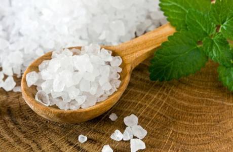 Exfoliante de sal para el cuero cabelludo