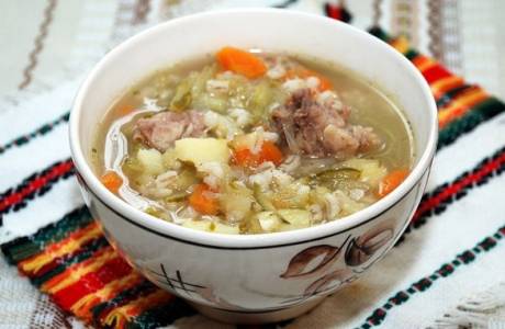 Cebada en una olla de cocción lenta