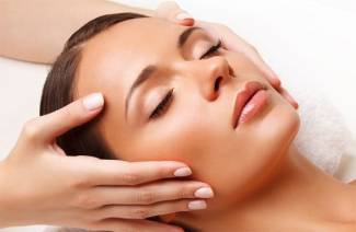 Masaje facial cosmético