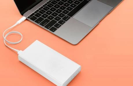 Como carregar um laptop sem um carregador