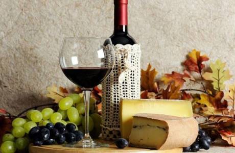 O que eles bebem vinho tinto com
