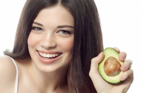 Los beneficios y daños del aguacate.