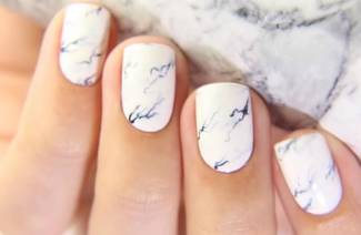 Biały manicure