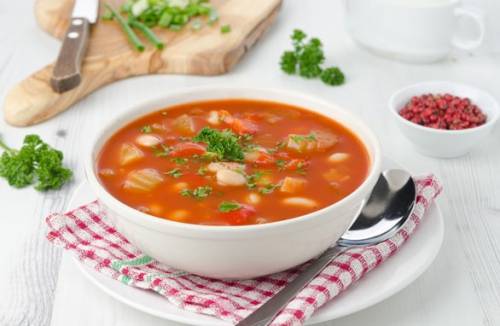 Zupa fasolowa w puszkach