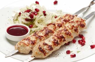 Grilovaný morský kebab na grile