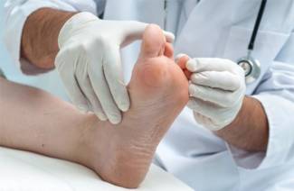 Hangi doktor tırnak mantarını tedavi ediyor