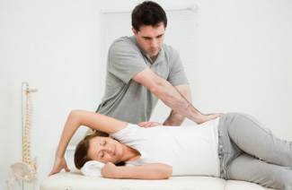 Como tratar a osteoporose de articulações e ossos em mulheres