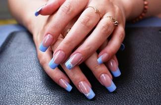 Extensión de uñas acrílicas
