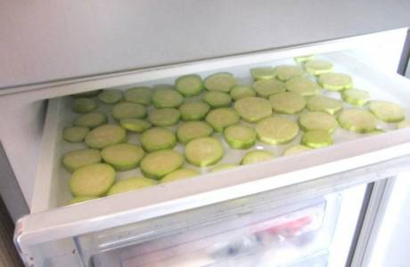 Cómo congelar calabacín para el invierno fresco