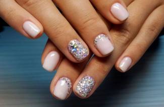Krótki manicure paznokci