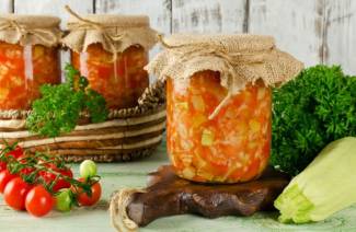 Ensalada de calabacín y tomate para el invierno