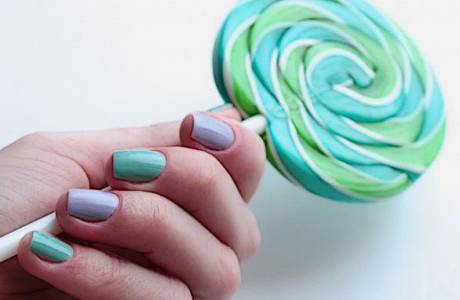 Manicure w kolorze mięty