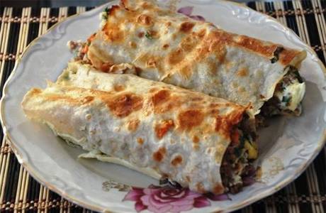 Pão pita recheado no forno