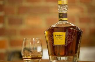 Calvados em casa de maçãs