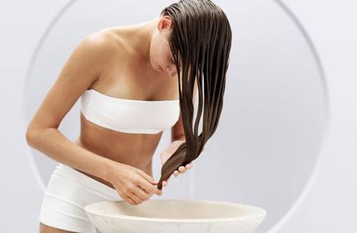 Enjuague el cabello con vinagre.