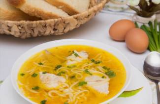 Vermicelli kuracie polievka