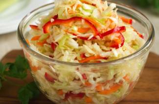 Salada de repolho com vinagre e açúcar