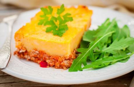 Cazuela con puré de papas y carne picada