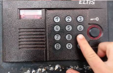Cómo abrir un portero automático sin llave