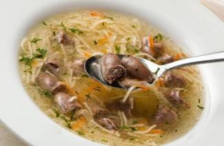 Sopa de hígado de pollo