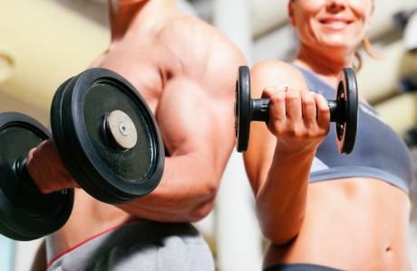 Exercícios básicos no ginásio